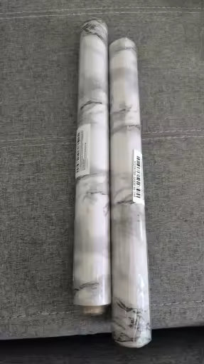 Rollos de papel vinil sobre una superficie, foto de una opinión externa