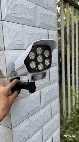 Foco solar con diseño tipo cámara y sensor de movimiento