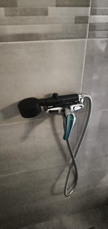 Foto del cabezal instalado junto a una opinión externa